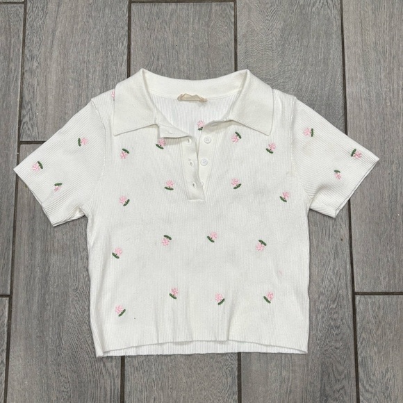 Altar'd State Tops - Altar’d State Embroidered Floral Crop Top Size Medium